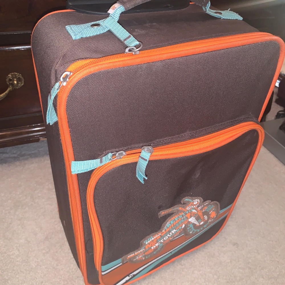 Circo boy luggage bag w/wheels & pull up handle